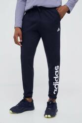 Adidas edzőnadrág Essentials sötétkék, nyomott mintás - sötétkék L - answear - 16 490 Ft