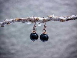 R. M. ékszer Ónix lógós réz drót fülbevaló 8mm (18754RM)