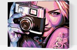  Festés számok szerint - Fotós lány Méret: 30x40cm, Keretezés: Keret nélkül (csak a vászon)