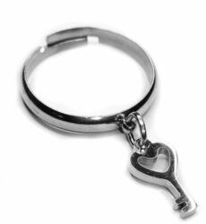 Maria King Szív Kulcs charmos állítható méretű gyűrű, ezüst színű, választható szélességben (STM-462-gy)