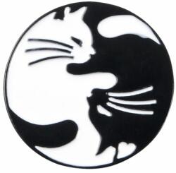 Maria King Macskás yin yang kitűző, fekete-fehér (WJ57)