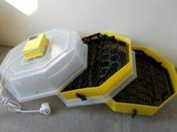 Eurokomax Tojáskeltető gép C2x5-FHP (emeletes) hőfokszabályzóval , forgatóművel, páramérővel (csirkekeltető) tojáslámpával (C2x5-FHP-TL-1)