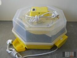 Eurokomax Tojáskeltető gép C5 FHP-A automata forgatóművel, hőmérséklet kijelzővel, páramérővel (csirkekeltető) tojáslámpával (C5_FHP-A-TL-1)