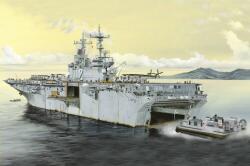 HobbyBoss USS Essex LHD-2 1: 700 (83403)