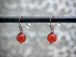 R. M. ékszer Karneol lógós réz drót fülbevaló 8mm (19025RM)