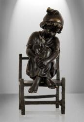  Ülő fiú bronz szobor