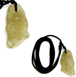  Pandantiv Lybian Desert Glass Cristal Natural Rar cu Snur 30-45 x 16-28 x 7-17 mm - 1 Buc