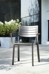 Keter Metaline műanyag kartámaszos kerti szék öntöttvas