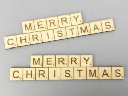  Natúr fa - "MERRY CHRISTMAS" scrabble tábla 3x13, 8cm 2db/csomag