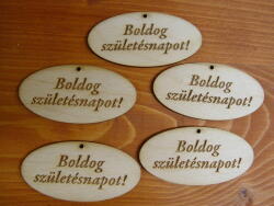  Natúr fa - "Boldog Születésnapot" gravírozott ovál táblák 4x8cm 5db/csomag - kosarbolt