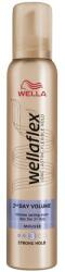 Wellaflex Spuma Pentru Volum cu Fixare Puternica - Wella Wellaflex Mousse 2 Day Volume Strong Hold, 200 ml