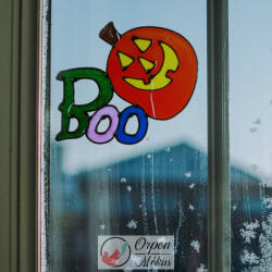 Halloween-i ablakdekor: "Boo" tök