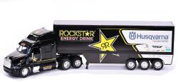  Machetă moto NEW RAY [1: 32] - Husqvarna ROCKSTAR ENERGY FACTORY RACING TEAM (BLC-NY10963)