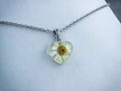R. M. ékszer Római kamilla virág műgyanta acél nyaklánc (19183BA)