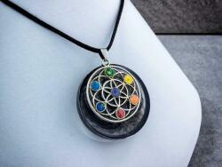 R. M. ékszer Csakraszínek pitypanggal műgyanta nyaklánc (19193BA)