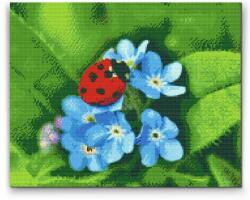 Gyémántszemes festmény - Katica kék virágon Méret: 40x50cm, Keretezés: Fatáblával, Gyémántok: Kerek