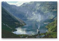  Gyémántszemes festmény - Geirangerfjord, Norvégia Méret: 40x60cm, Keretezés: Kartonlemezen, Gyémántok: Kerek