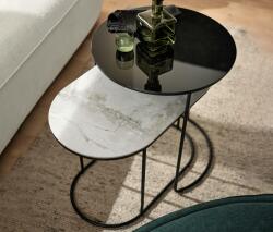 Tchibo 2 márvány hatású dohányzóasztal üvegfelülettel Kerek asztallap: fekete-szürke átlátszó Ovális asztallap: fehér márványhatás Fekete váz