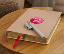 Tchibo Jegyzetfüzet, bézs, vonalas, 400 oldalas Borító: bézs rózsaszínű-piros folttal Aranyszínű lapszélek