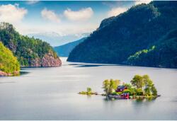 Tablou Canvas Norwegian House In The Middle oF The Lake, 80x50cm, tabloucanvas1120 (tabloucanvas1120/50x80cm)