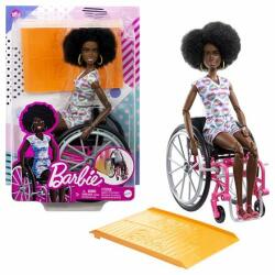 Mattel Barbie MODEL ÎN SCAUN ROTANTE ÎN SALOPETĂ CU INIMITE (HJT14)