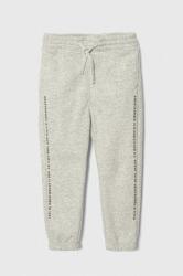 Abercrombie & Fitch pantaloni de trening pentru copii culoarea gri, cu imprimeu 9BYX-SPB05L_90X