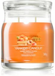 Yankee Candle Farm Fresh Peach lumânare parfumată Signature 368 g