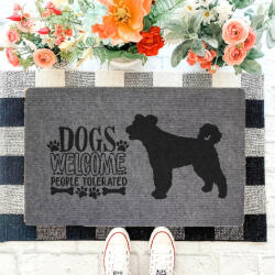 Dogs Welcome" Pumi Covoraș de intrare cu câini și text pe fond gri (60 x 40 x 0, 2 cm)