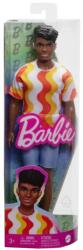 Mattel Barbie Fashionista fiú baba hullámos, színes pólóban - Mattel (DWK44/HRH23) - jatekshop