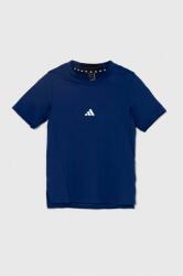 Adidas gyerek póló sötétkék, nyomott mintás - sötétkék 128 - answear - 7 190 Ft