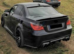  BMW E60 optikai csomag AKCIÓS ajánlat, csomagtér spoiler + hátsó szélvédő légterelő + tükör burkolat + hűtőrács MP csomagtér spoiler + hátsó ablak légterelő, Fényes fekete, Fényes fekete