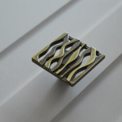 AT Z242 Szögletes bútorgomb, antikolt bronz szín (Z242)