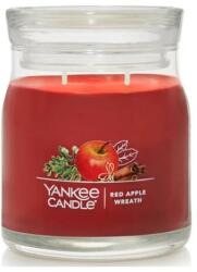 Yankee Candle Lumânare parfumată în borcan Red Apple Wreath, 2 fitile - Yankee Candle Singnature 567 g