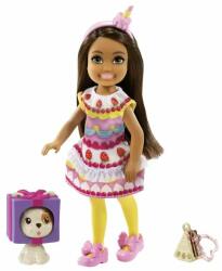 Mattel Barbie Chelsea Club: Barna hajú baba torta jelmezben kutya figurával (GRP71) - jatekbolt
