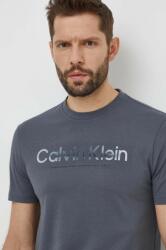 Calvin Klein tricou din bumbac bărbați, culoarea gri, cu imprimeu K10K112497 PPYH-TSM17L_09X