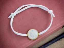 R. M. ékszer Hó - fehér műgyanta gyerek méretű karkötő (18511BA)