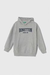 Benetton gyerek melegítőfelső pamutból szürke, nyomott mintás, kapucnis - szürke 122 - answear - 8 890 Ft