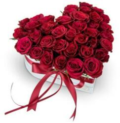 Virág és ajándékküldés Szerelmes szívek - rózsadoboz - meglepetesem - 48 450 Ft