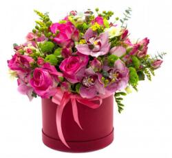 Virág és ajándékküldés Rózsaszín kalap- Virágdoboz - meglepetesem - 30 450 Ft