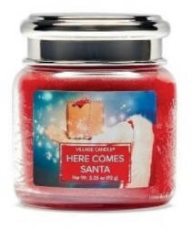 Village Candle Lumânare parfumată în sticlă Vizita lui Moș Crăciun(Here Comes Santa) 92 g