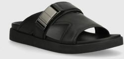 Calvin Klein bőr papucs 3 STRAP W/ ICONIC PLAQUE fekete, férfi, HM0HM01382 - fekete Férfi 42