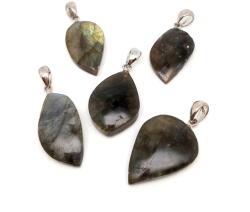 R. M. ékszer Kaboson medál labradorit 3-5cm (MDG) (020574)