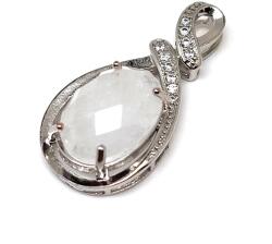 R. M. ékszer Ovális medál fém str faz Hegyikristály 2x4cm (021710)