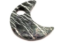 R. M. ékszer Szerpentin medál átfúrt félhold 35mm (021345)