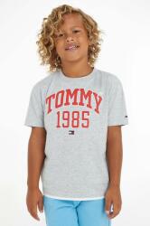 Tommy Hilfiger gyerek pamut póló szürke, nyomott mintás - szürke 128 - answear - 9 490 Ft