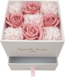 Onore Set cadou femei: Aranjament floral, trandafiri si garoafe roz pal, sapun, 12.5 x 12.5 x 7.5 cm + Sertar bijuterii, 12.5 x. 12.5 x 4.5 cm