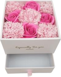 Onore Aranjament floral, trandafiri si garoafe roz, sapun, 12.5 x 12.5 x 7.5 cm + Sertar bijuterii, 12.5 x. 12.5 x 4.5 cm