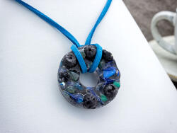 R. M. ékszer Lávakő és kék achát koszorú műgyanta nyaklánc (19390BA)