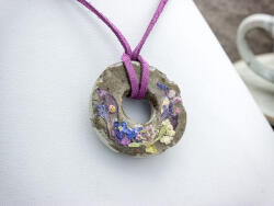 R. M. ékszer Beton koszorú zsályalevéllel műgyanta nyaklánc (19397BA)