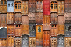 Dimex Vlies Fotótapéta - Doors from Valencia - 375x250 cm (MS-5-0788)